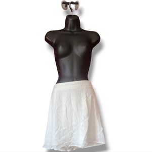NWT Paper Crane White Skirt with Embroider Detailing Sz Sm